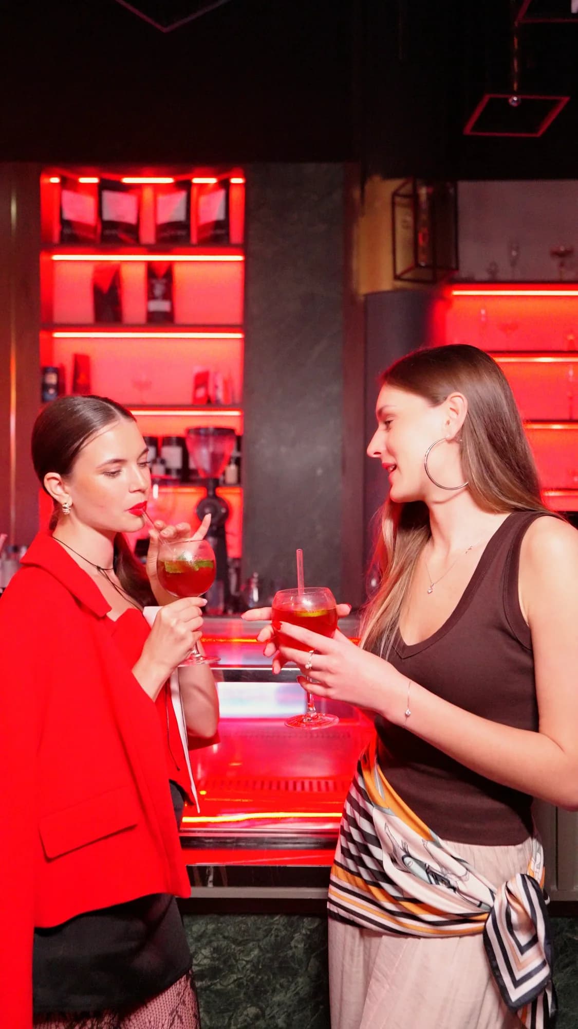 Two guests with red drinks at Vesna's bar